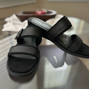 ANNE KLEIN Womens Black Buckle Accent Comfort Brenda Round Toe Wedge Size 9.5